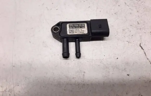 Volkswagen Golf VI Exhaust pressure sensor 076906051B 04797235