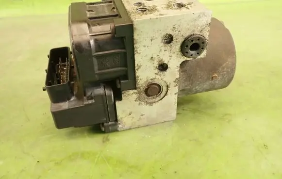 Toyota Corolla E120 E130 ABS Pump