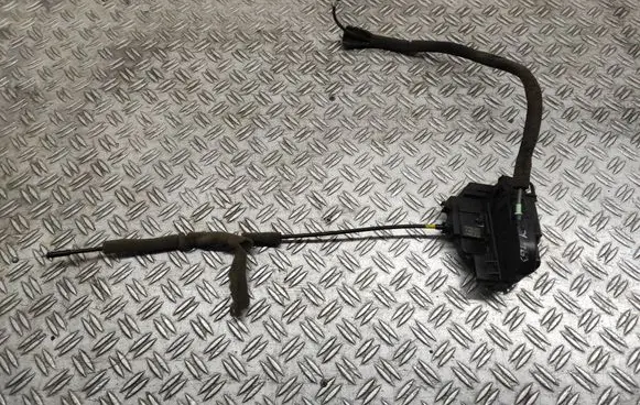 Nissan Qashqai+2 Rear door lock 2412L