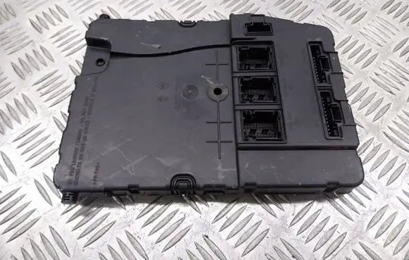 Renault Scenic II - Grand scenic II High voltage junction box 8200309691