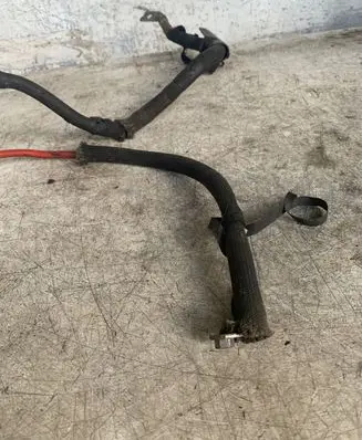 Volkswagen Jetta VI Positive cable (battery)