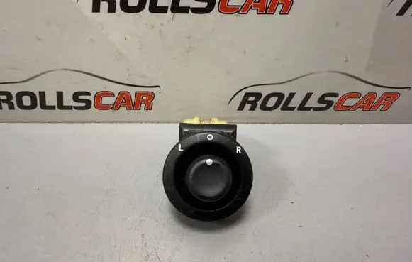 Wing mirror switch