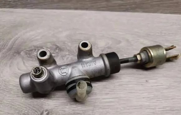 Toyota Avensis Verso Clutch master cylinder