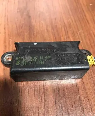 Mercedes-Benz CLS C219 Airbag deployment crash/impact sensor A0036200726 921761664 Q02