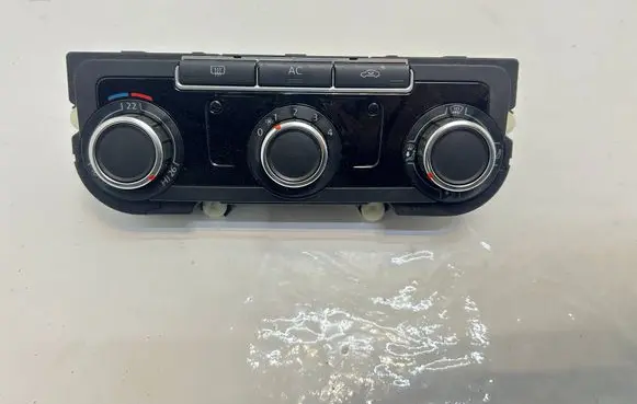 Volkswagen Golf VI Climate control unit 5HB009751