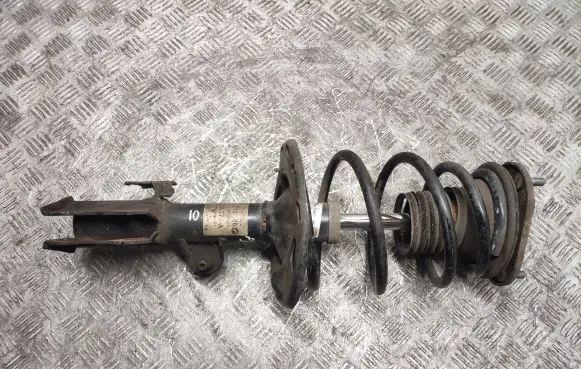 Toyota Avensis T270 Front shock absorber with coil spring 315186 824903011413