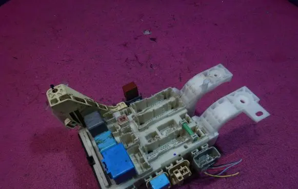 Toyota Yaris Fuse box set 82730-52341