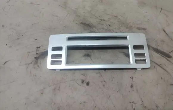 Radio/GPS head unit trim