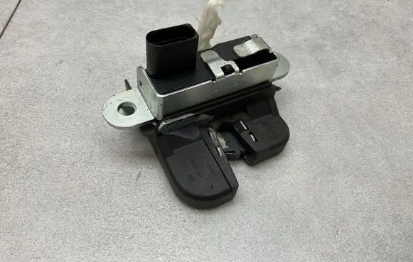 Volkswagen Scirocco Tailgate/trunk/boot lock/catch/latch 1K8827505B