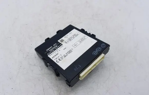 Toyota Auris 150 Door central lock control unit/module 8999002010
