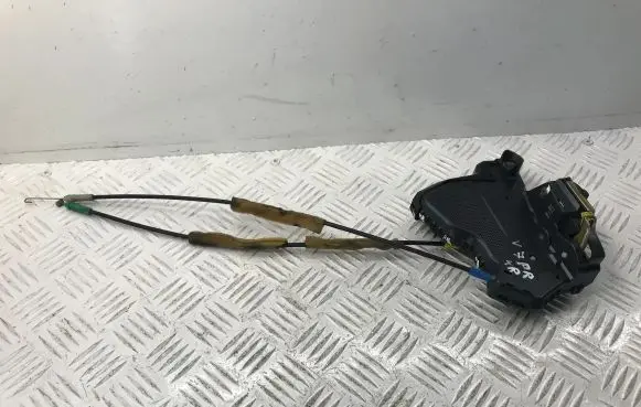 Toyota Corolla Verso AR10 Front door lock 6904002152