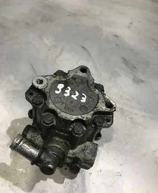 Volkswagen PASSAT B5 Power steering pump 8D0145156T