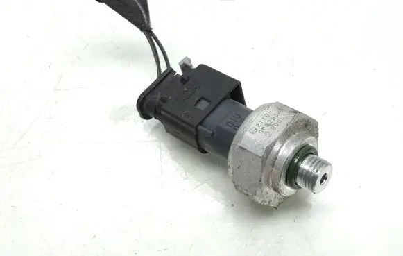 Mercedes-Benz A W176 Air conditioning (A/C) pressure sensor 2110000283