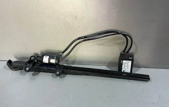 BMW 4 F32 F33 Seat belt adjustment motor 983397 7307916