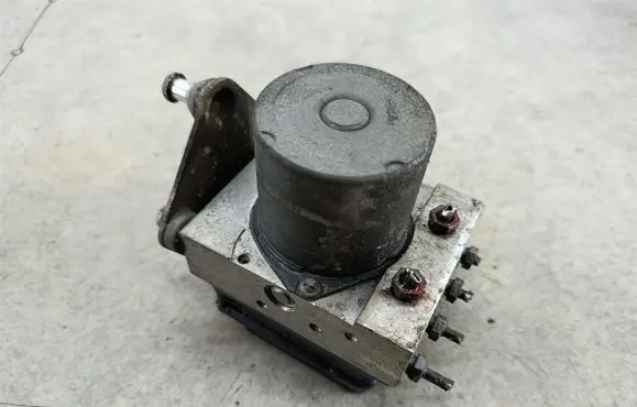 Mercedes-Benz Sprinter W906 ABS Pump A0004468289