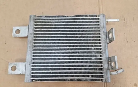 Honda HR-V Engine oil radiator 25510-6JK-0031