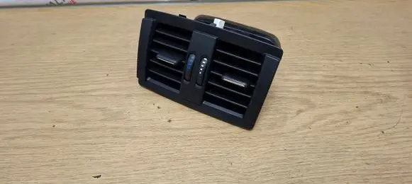 BMW 4 F32 F33 Rear air vent grill 9265350
