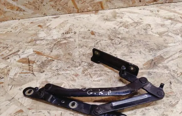 Maserati Quattroporte Tailgate/trunk/boot hinge