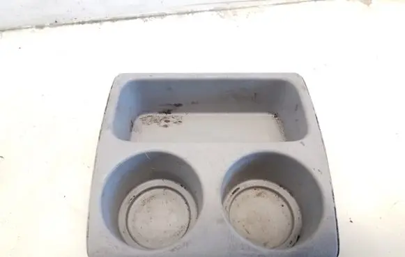 Cup holder front