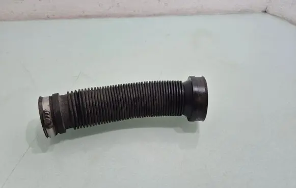 Opel Combo C Air intake hose/pipe 13105267