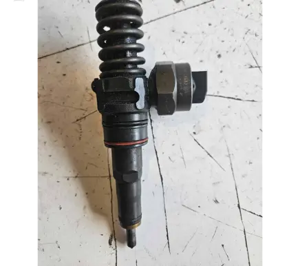 Skoda Fabia Mk1 (6Y) Fuel injector 038130073J 0414720015