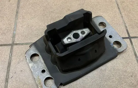 Ford Edge II Gearbox mount GG937M121AA GG937M121