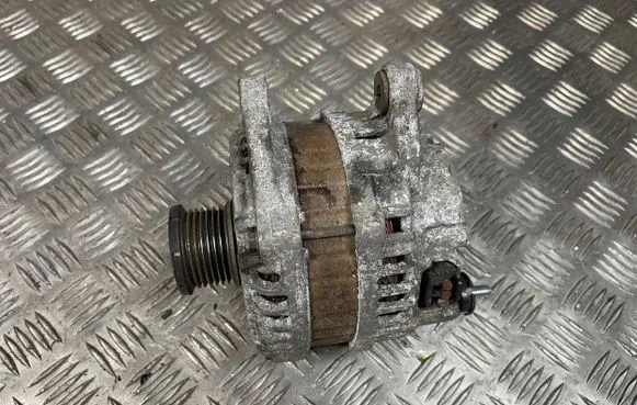 Nissan Juke I F15 Generator/alternator 23100BV80A