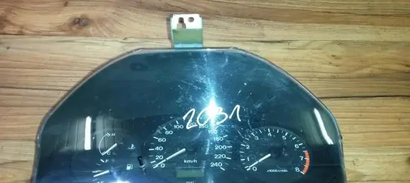 Mazda 626 Speedometer (instrument cluster) ge7de