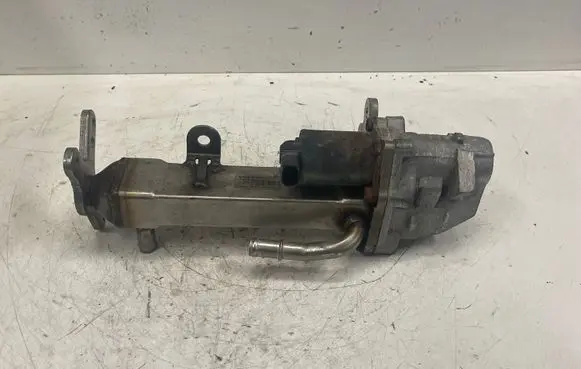 Volvo XC70 EGR valve cooler 30637142 D2689 029897