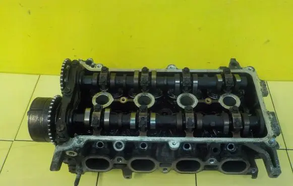 Toyota Prius (XW20) Engine head KOMPLETNA