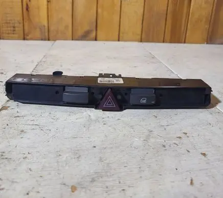 Opel Astra H Hazard light switch 03758075 0320 13100105