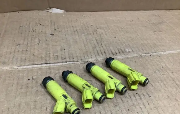 Toyota RAV 4 (XA20) Fuel injectors set 2325028050