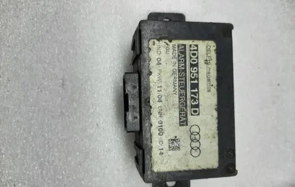 Audi A3 S3 8L Alarm control unit/module 8L0951173D