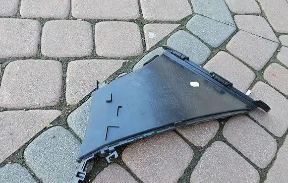 Opel Mokka B Front bumper lip 9835281780