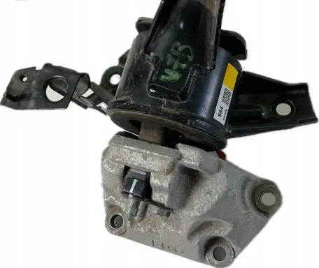 Engine mount vacuum valve