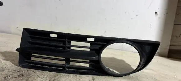 Volkswagen Touran I Front bumper lower grill 1T0853665A