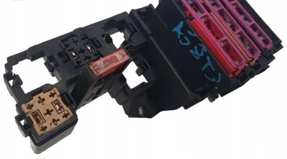 Audi A5 8T 8F Relay mounting block 8k0971845a4car