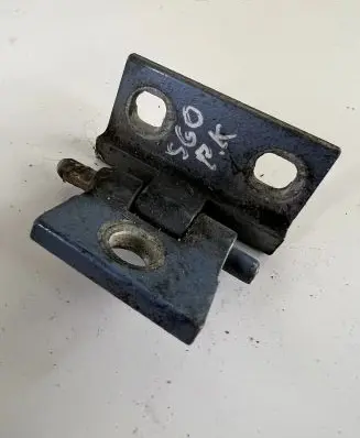 Volvo S60 Front door lower hinge 