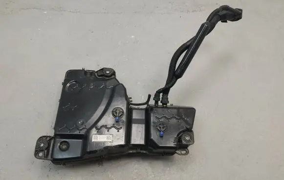 Volkswagen Tiguan AdBlue liquid reservoir 5QF131877L