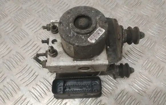 Skoda Octavia Mk2 (1Z) ABS Pump 1K0907379N 1K0614117F