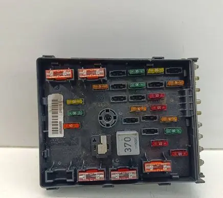 Volkswagen PASSAT B7 Fuse module 3C0937125
