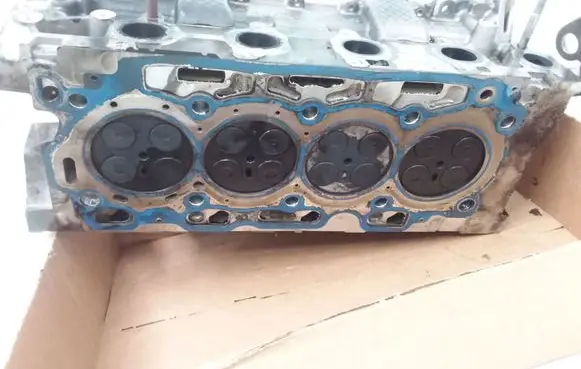 Peugeot 307 Engine head 9655911480
