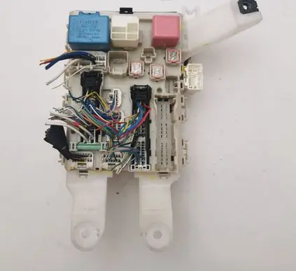 Toyota Auris 150 Fuse box set 8273002J50 171411D12