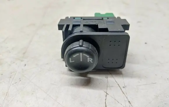 Nissan Qashqai Wing mirror switch