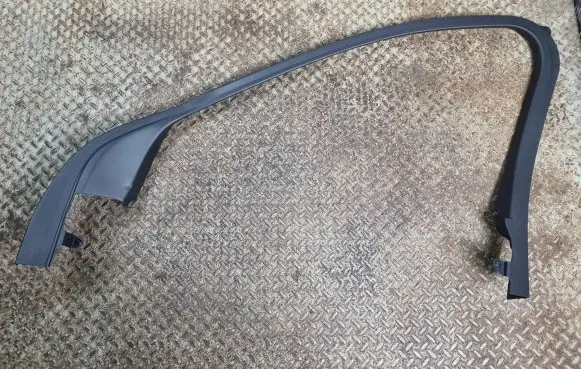Ford Escape IV Front door glass trim molding LJ6BS201A18AEW