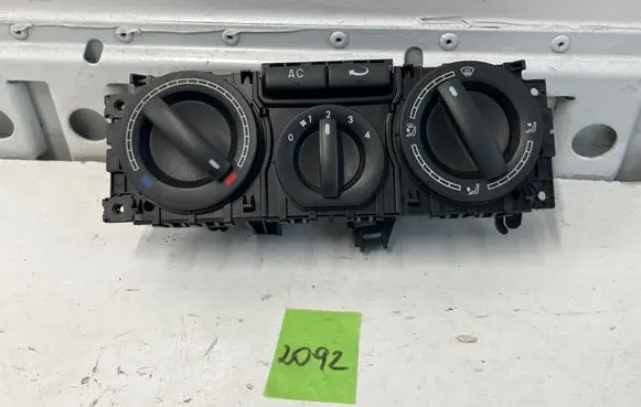 Volkswagen Transporter - Caravelle T5 Climate control unit 7H0820045AM 4380182