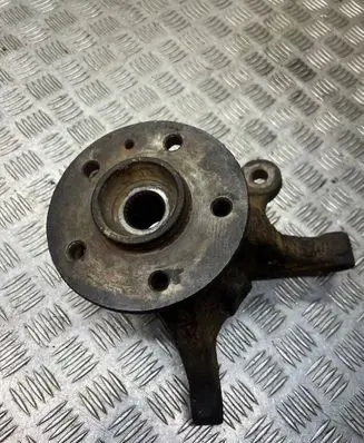 Mercedes-Benz Vito Viano W638 Front wheel hub 3320224