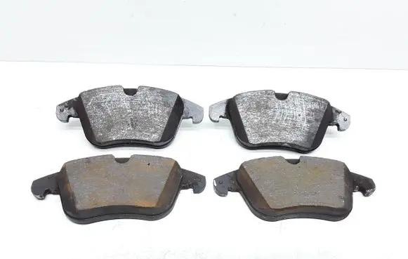 Volvo V60 Brake pads (front) 