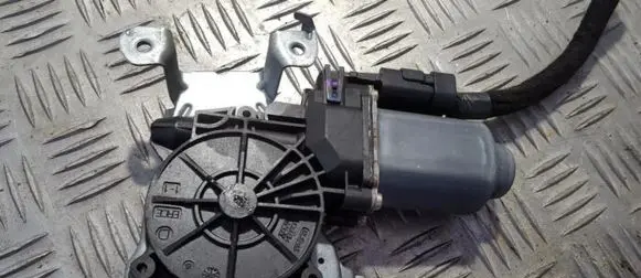 Nissan Note (E11) Front door window regulator motor 400924B