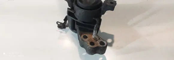 Toyota RAV 4 (XA30) Engine mount bracket